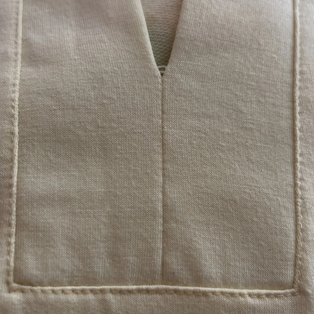 Lightweight V Neck Hoodie w. Front Pockets - Picture 9 of 9